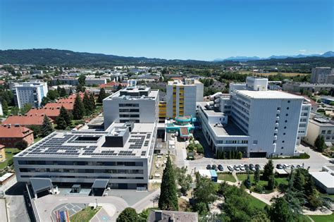 Photovoltaik Anlage Am Dach des LKH Villach wird grüner Strom erzeugt