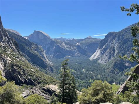 7 Best Hiking Tours In Yosemite For Fall (With Reviews)