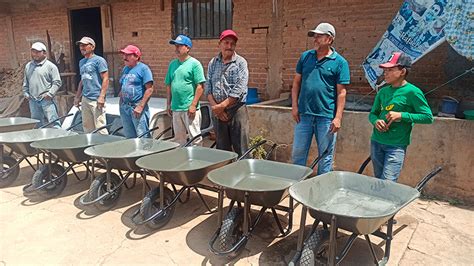 Ayuntamiento De Ciudad Hidalgo Entrega Carretillas A Alfareros Y