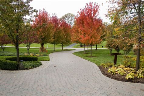 Inverness Gardens Traditional Garden Chicago By The Barn