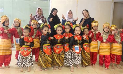 KB TK Prestasi Depok Raih 2 Piala Di Ajang Lomba Tari Kreasi Daerah