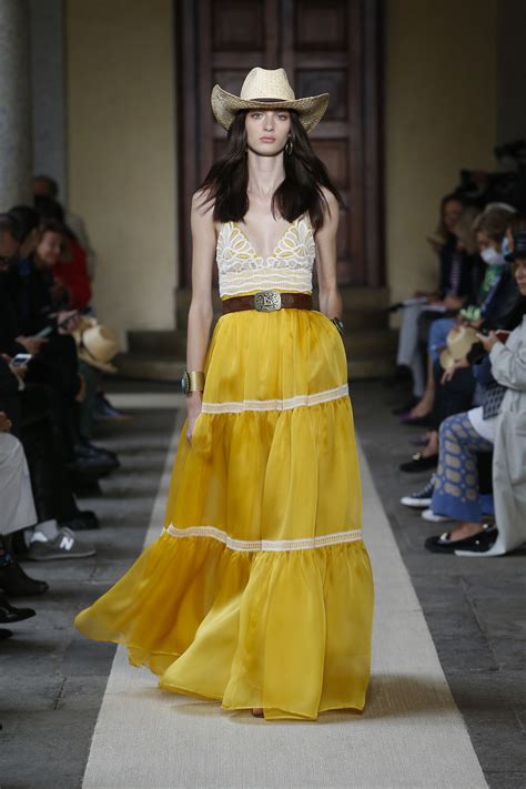 Luisa Spagnoli RTW Spring 2022 [PHOTOS]