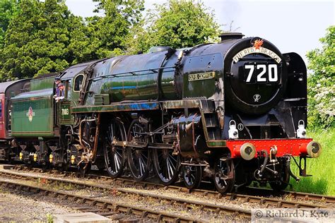 P80352 Br 7mt Britannia Class No 70013 Oliver Cromwell Br