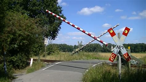 Spoorwegovergang Geldern D Railroad Crossing Bahn Bergang Youtube