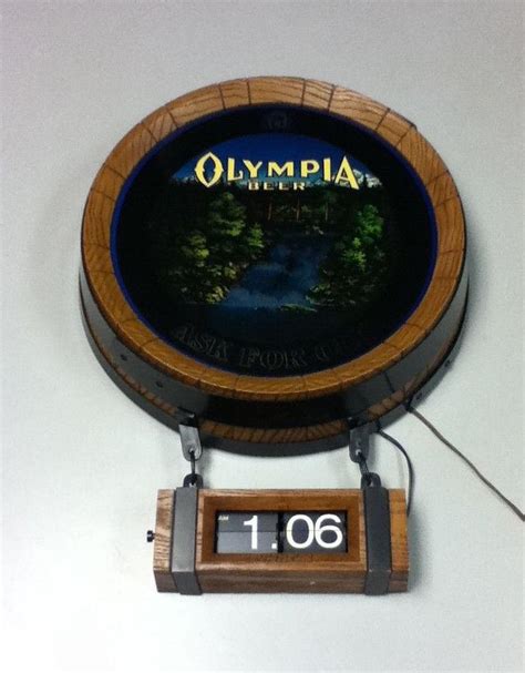 Olympia Beer Sign Barrel Top Head Motion Waterfall Wall Clock Bar Light