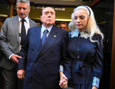 Marta Fascina Chi è La Moglie Di Silvio Berlusconi Foto Sky Tg24