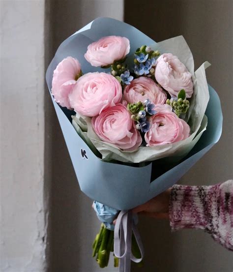 Лютики и голубые глазки - купить в СПБ с доставкой в Kraft Flowers