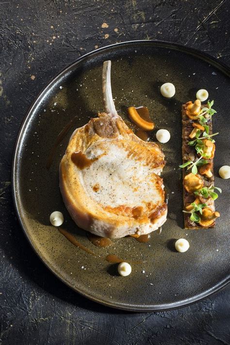 Ribkotelet Met Knolselderpuree Tarte Tatin Van Witloof En Champignons