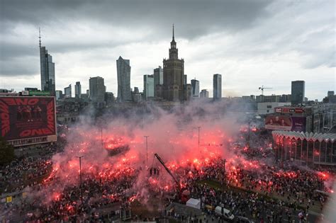 Godzina W Warszawa Ca E Miasto Stan O Aby Odda Ho D