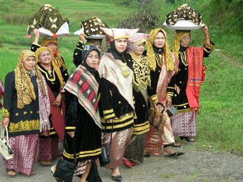 Matriaki Budaya Khas Suku Minangkabau Sumatra Barat Yang Sangat Unik Images