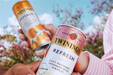 Large 240820 Twinings Sparkling Tea Lifestyle SHOT 04 0141 V03 Cropped