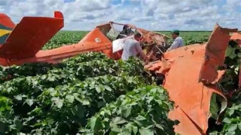 Piloto Sobrevive Ap S Avi O Cair Em Fazenda E Ficar Destru Do Vgn