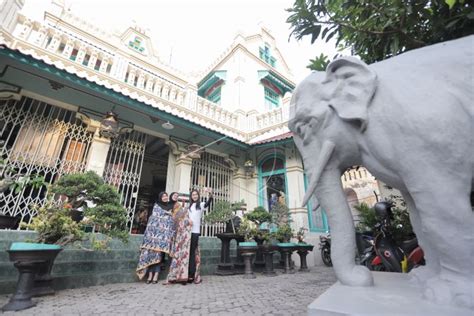 Wisata Rumah Gajah Mungkur Di Gresik Antara Foto