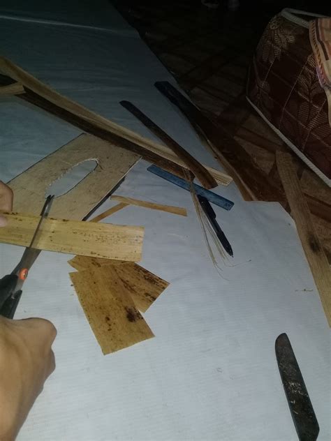 cara membuat tempat tisu dari kardus dan kertas kado 5