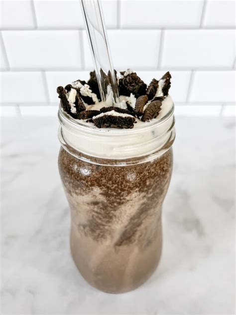 Easy Oreo Milkshake Recipe - The Urben Life