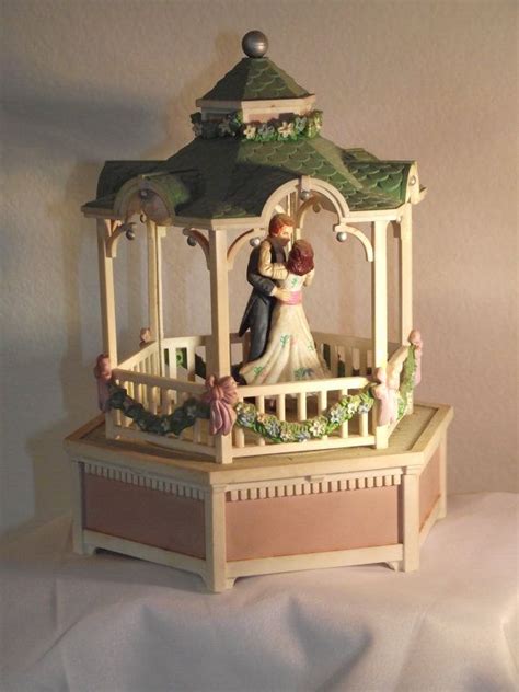 Vintage Wind Up Music Box By Enesco Music Box Vintage Antique Music