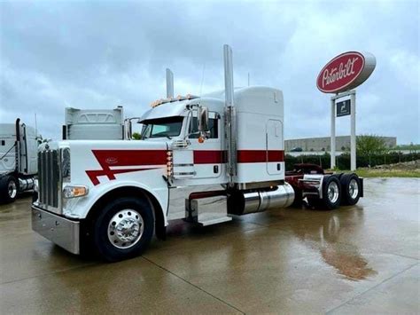 Pin By Max C On Peterbilt Peterbilt Trucks Peterbilt Peterbilt