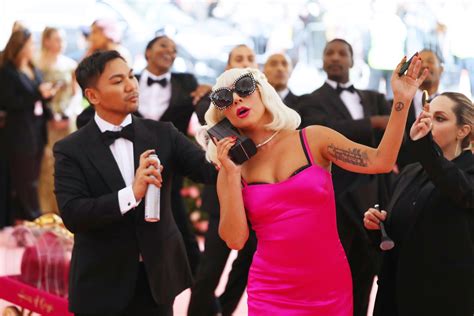 Lady Gaga S Met Gala 2019 Entrance See The Best Reactions Glamour