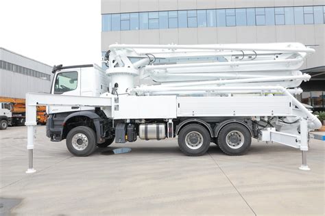 Construction Equipment M Mercedes Benz Concrete Boom Pump Heavy