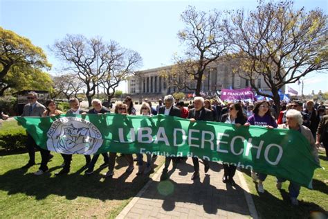 La Facultad participó de la marcha por la Ley de Financiamiento a