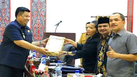 Bupati Samosir Sampaikan Nota Pengantar Ranperda Apbd Serta Nota