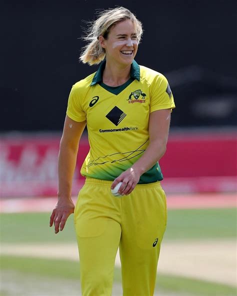 12 Best Female Bowler Of All Time In Cricket 2025 Update Players Bio