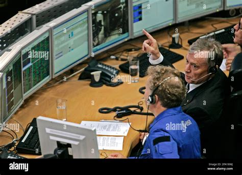 Bundespraesident Horst Koehler Rechts Spricht Am Freitag Juni