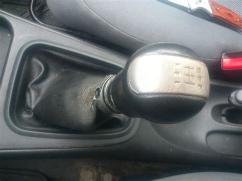 Юбка рычага КПП и сама ручка — Nissan Almera II (N16), 1,8 л, 2004 года ...