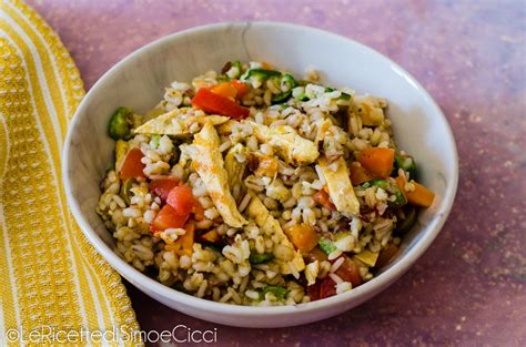 Insalata Di Cereali Con Pollo E Verdure Fresca Leggera E Saporita