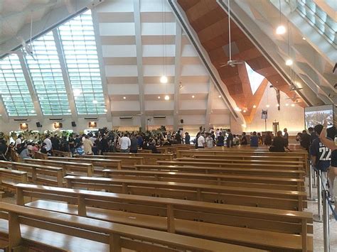 Image: Pnoy burol public viewing, inside Church of the Gesu (Ateneo ...