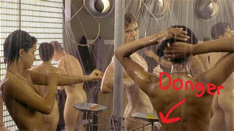 TIL The Cast Of Starship Troopers Agreed To Do The Co Ed Shower Scene