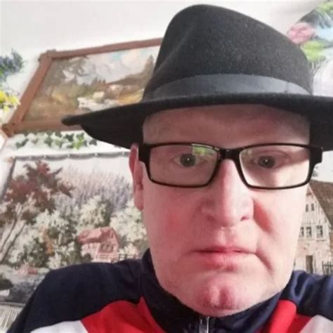 Schlanke Milf Pisst In Seinen Mund Xhamster