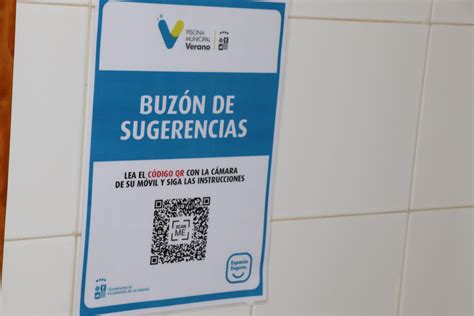 Se instala un buzón de sugerencias digital en la piscina municipal