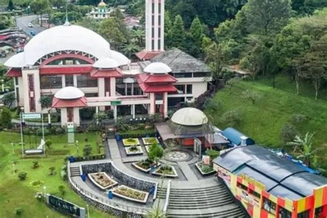 Wisata Religi Di Kawasan Wisata Puncak Bogor Masjid Atta Awun Simbol