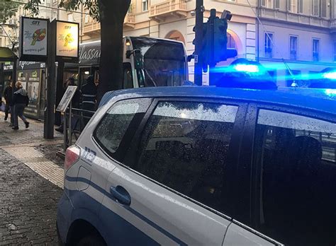 Controlli Della Polizia Di Stato Nel Quartiere Torinese Di Crocetta