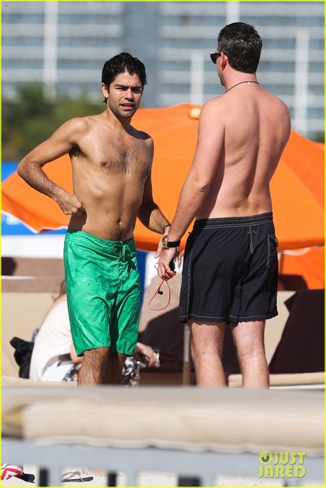 Entourages Adrian Grenier Shirtless Miami Beach Day Photo 3005787