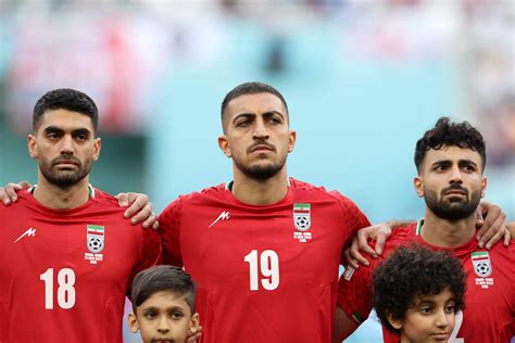 Los Futbolistas De Ir N Se Niegan A Cantar El Himno Nacional En La Copa