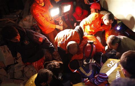 Turkey Earthquake 2011: 138 Dead and About 350 Injured in 7.2 Magnitude ...