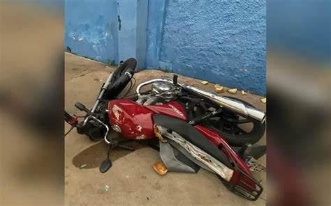 Jovens Descobrem Que Namoravam O Mesmo Rapaz E Quebram Moto Dele Em Go