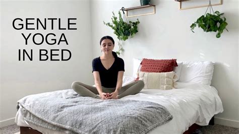 15 Minute Relaxing Yoga In Bed All Levels Everyday Stretch Youtube