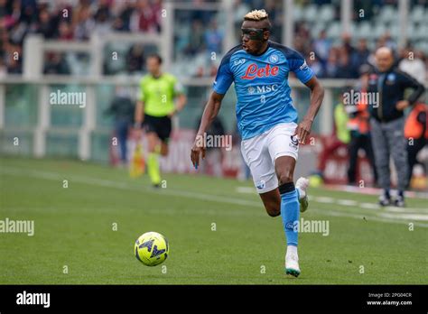 El Delantero Nigeriano Del Ssc Napoli V Ctor Osimhen Controla El