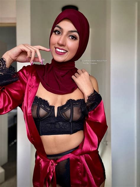 Hijab Aaliyah Yasin