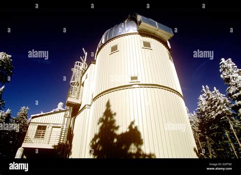 Mount graham international observatory hi-res stock photography and ...