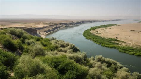 Fundo Esta Foto Mostra O Rio Ao Longo De Um Deserto Fundo Imagem Do