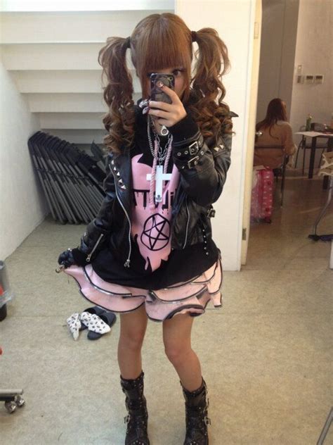 Pin By Ronnie On Gyaru Gyaru Fashion Japanese Fashion Tokyo Fashion