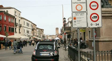 Chioggia Rinvio Della Ztl Di Sei Mesi Festeggiano I Commercianti