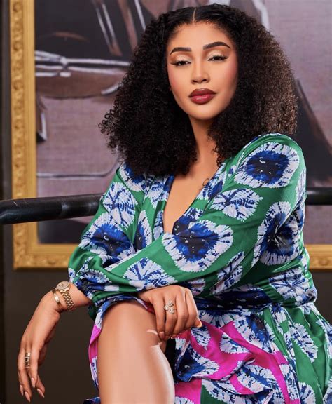 Photo de la sublime et élégante Adja Diallo dans une très belle tenue