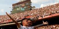 São Paulo reúne elenco para fotos a taça da Copa do Brasil veja