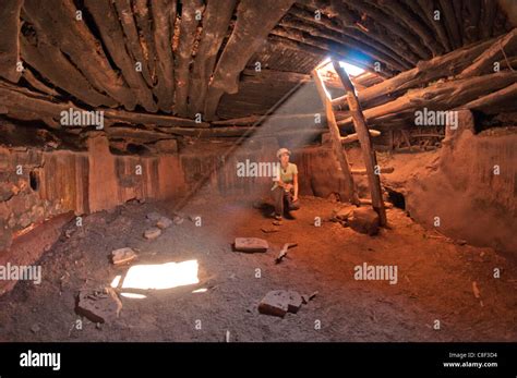 Anasazi Cliff Dwellings Perfect Kiva Ruin Bullet Canyon Grand