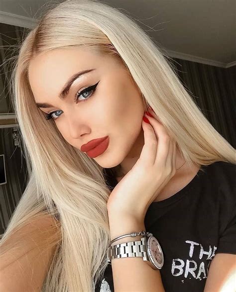 ⊱ɛʂɬཞɛƖƖą⊰ Platinum Blonde Hair Celebrity Hair Colors Long Hair Styles